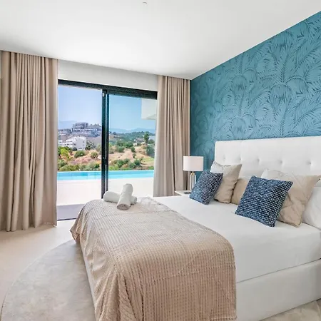 Villa Vacation Marbella I Status, Private Pool, Bbq, Rooftop Terrace, 5 Bdrs, Luxury Villa, 5min To The Estepona